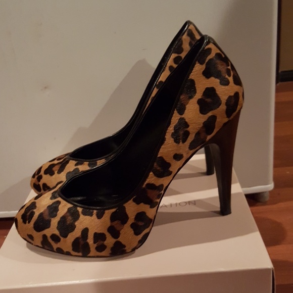 LEOPARD/CHEETAH HAIRED EUC  HEELS - Picture 2 of 4